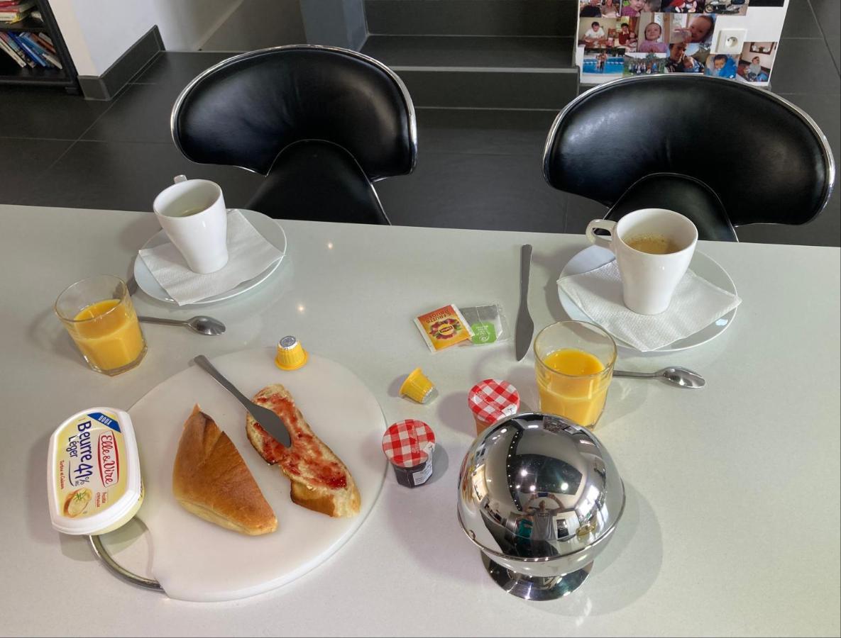 B&B Chez L'Habitant Chambre Privative Sur La Route Des Vins Tv Parking Box Velo Issenheim Bagian luar foto
