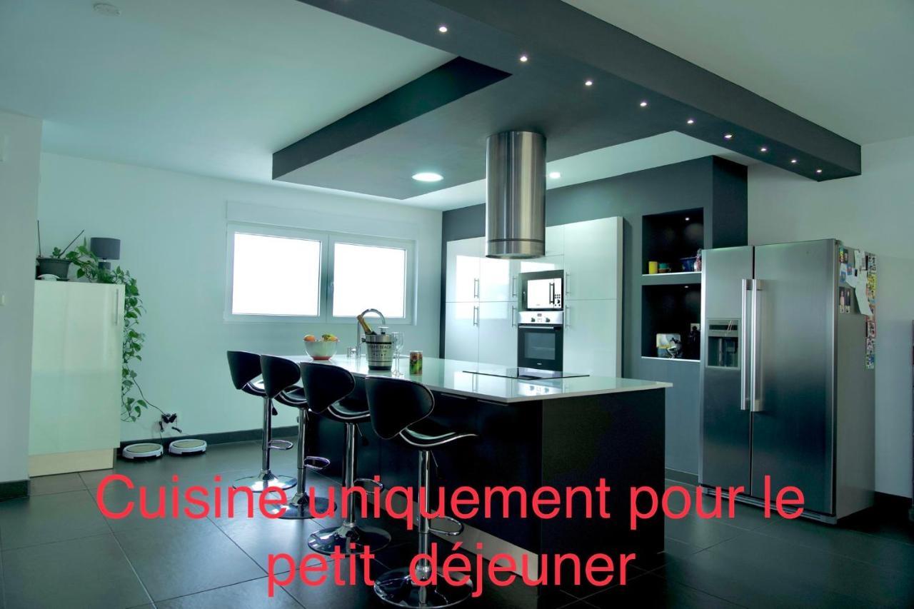 B&B Chez L'Habitant Chambre Privative Sur La Route Des Vins Tv Parking Box Velo Issenheim Bagian luar foto
