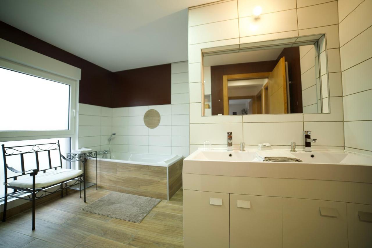 B&B Chez L'Habitant Chambre Privative Sur La Route Des Vins Tv Parking Box Velo Issenheim Bagian luar foto