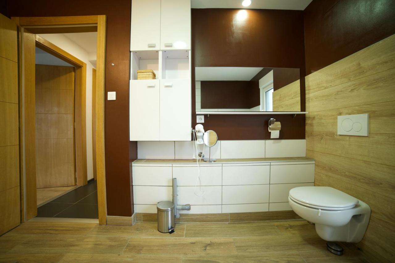 B&B Chez L'Habitant Chambre Privative Sur La Route Des Vins Tv Parking Box Velo Issenheim Bagian luar foto