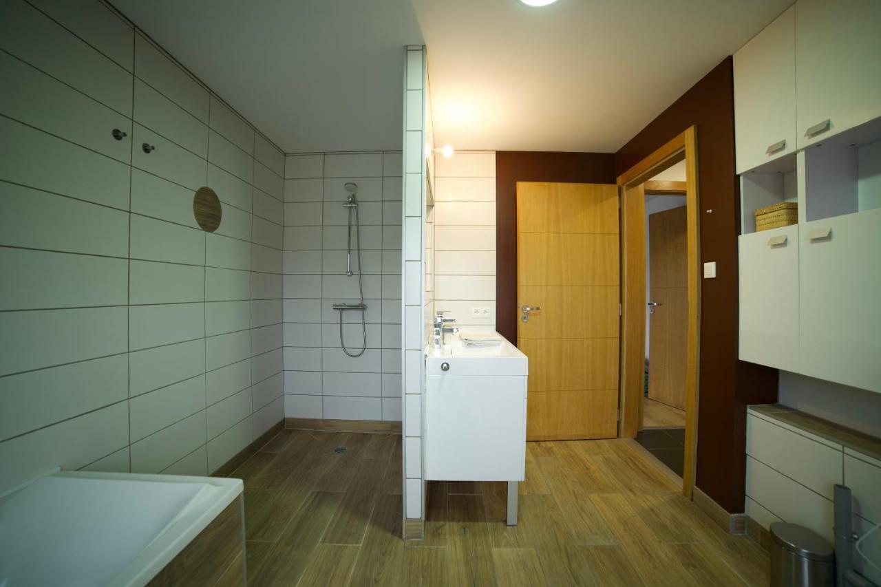 B&B Chez L'Habitant Chambre Privative Sur La Route Des Vins Tv Parking Box Velo Issenheim Bagian luar foto